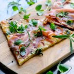 Blomkålspizza med parmaskinke | www.juliekarla.dk