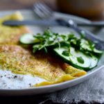 Omelet til morgenmad med burrata