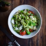 Caprese salat med kylling og squashspaghetti