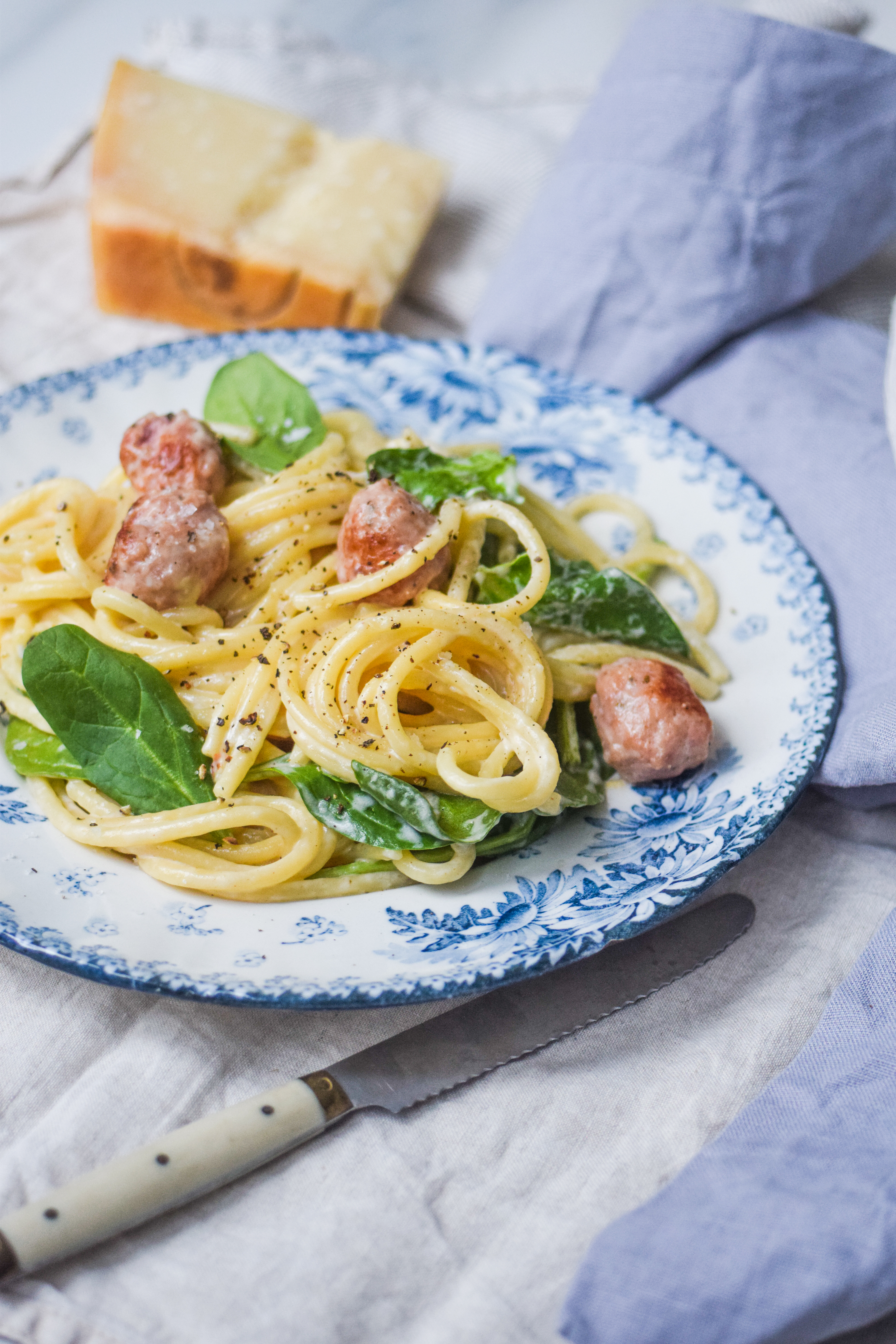 Pasta med salsiccia - Nem 5-ingredienser salsiccia carbonara med spinat |  JulieKarla